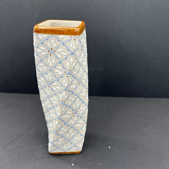 MCM Casher Mexico Hand Painted Textured Twisted 7.5” Ceramic Vase - Picture 9 of 11